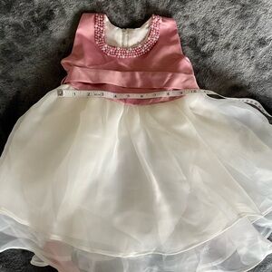 Beautiful white and purple dress with pearls around neck, size 12M